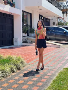 elliesantos_ Let's go for a walk 💄💋 Pic 4