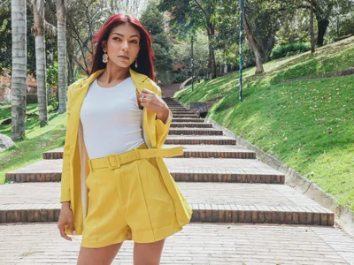 HannaPetit elegant yellow suit Foto 3