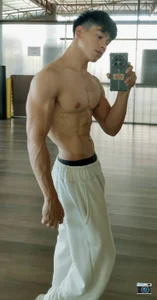 AsianHotBODYY AJ Licious Foto