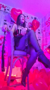Gabriela_velle I'M YOUR SEXY QUEEN OF HEARTS WITH HANDCUFFS зображення 3