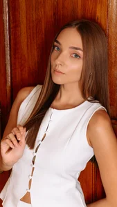 VirginiCruz Curated Beauty  2টি ছবি