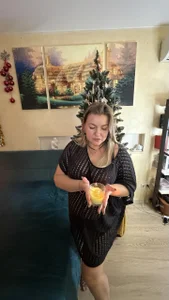 NikaSkylinkI'm getting ready for Christmas图片 4