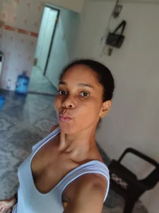 AstridMonroee At home 💗 slika 3