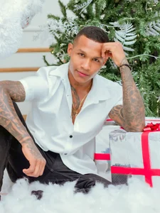 esteveen_ortegas_ Santa brought you a chocolate bonbon  2টি ছবি