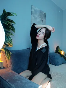 JannieBouska Beauty in black Pic 2