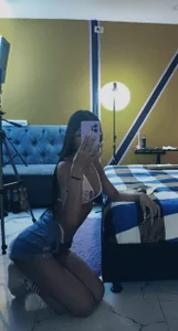 Zoe_small Public Pic 6