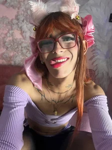 Alice_randyy Flirty smile Pic 3