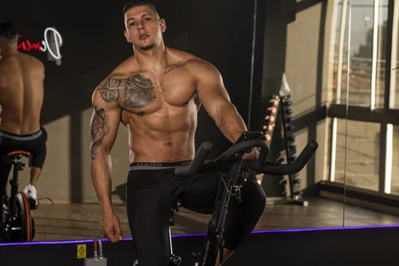 MassimoWalton2: Training ( 5 фото)