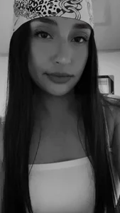 Layla_Falls Public  2. fénykép