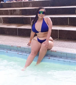 Alanna-sloppy Curvy thick Latina MILF having fun in the pool Pic 6