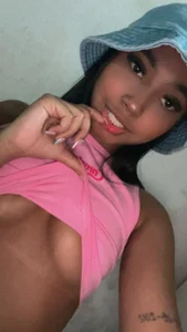 GabrielaLugo Look at me Immagine  3