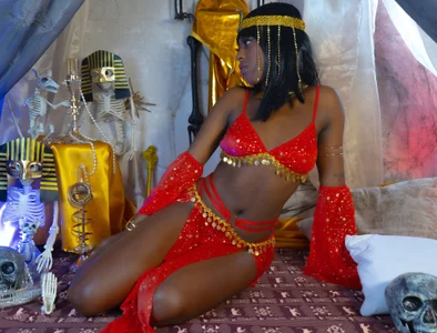 YOUR CLEOPATRA "HAPPY HALLOWEEN" de ebonydreams01  2 photos