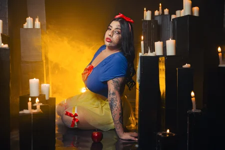 Madisson-Rivas Snow White 🍎 Immagine  5