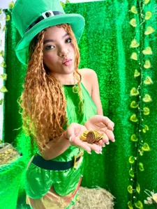 Zoey_Taylor07 💚 Kiss Me… I’m Lucky Pic