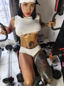 gym white od juliane_sweer1  7 snímek