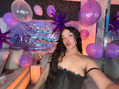 Happy birthday to me 🩷🎀 de im_miaadoll  2 photos