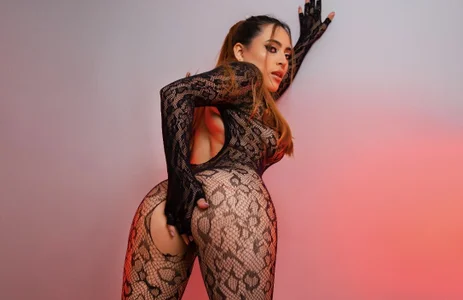 SaraVelveet Hot, Fit & Naughty Pic