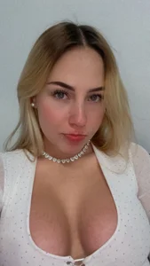 Hillary_Well Public Pic 2