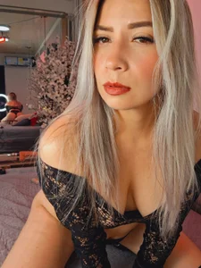 ElizabethAdams_のSensual Girl 🥵の 5枚の写真