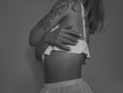 damn_cutie BLACK & WHITE Poză 3