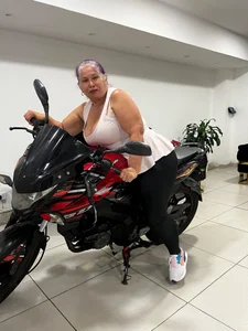 girl_amada Do you want to see how I start your engine? Foto 4