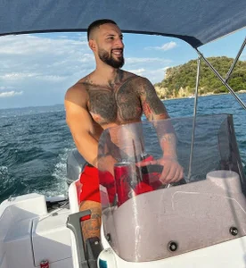 Barcelona, Dubai, Napales, Pompeii, Rome, Corfu, Turkey, Thassos , Budapest, Jordan ,Albany, de MasculineGuy99 Foto 5