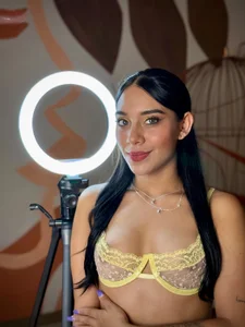 AmaliaCrus Close up with lighthing Immagine  5