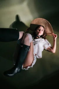 She, Between Shadows de PollyLanders  5 Imagens