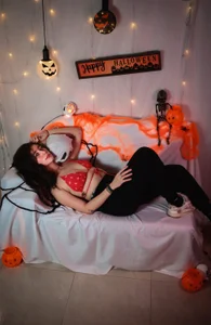 abellaa_lovv Halloween is on fire with this gorgeous girl😈 Bilde