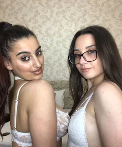 Val & Olivia od VallerieJones  3 snímek