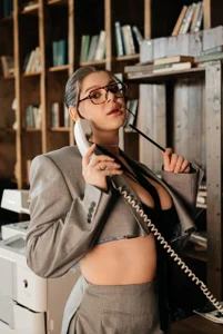 moneyforPeaches: bad teacher🥵 ( 4 фото)