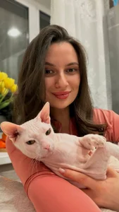 Luna_Raee a little tenderness with a cute cat Pic