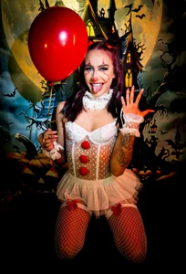 emily_daarell hallowen Pic 4