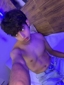 Andrew_sexy01のHey guysの 2枚の写真