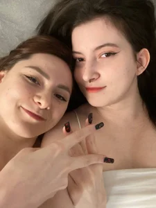 LaneDoell sexy lesbians зображення 3