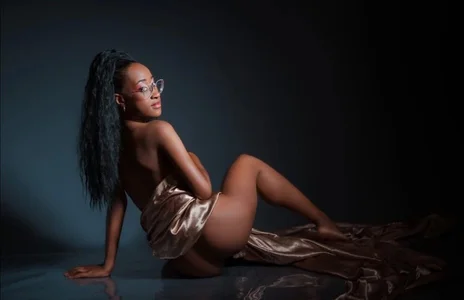 Julyshygirl Public 圖片