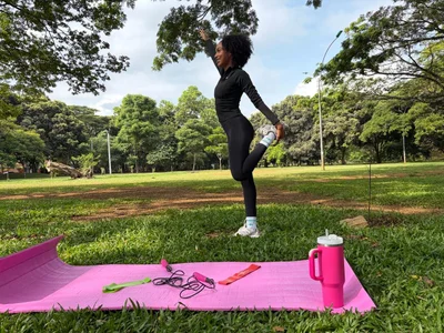 aylacallowey My fitter side also seduces 🌞 Foto