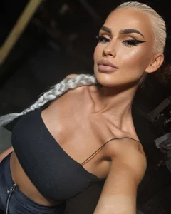 Serene_Sophiex Public Foto