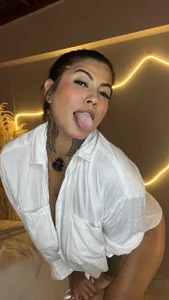 Silvermistt sexy lady con camisa blanca Kuva