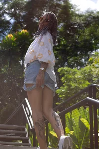 daiana_curlyLetting nature surround me 🌱图片