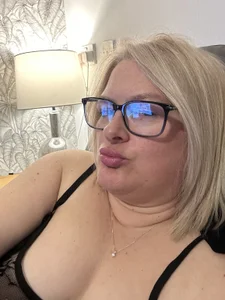 Welsh_Magical_Milf's XXX Nude Photo 4