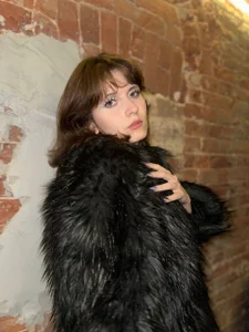 I really love fur coats. de LolaAsmus  Imagens