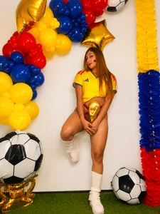 emily_parkerr: 💋⚽⚽ ( 2 фото)