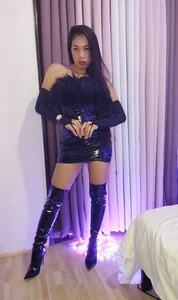AsianSweetMilf Latex with fur and black boots รูป  5