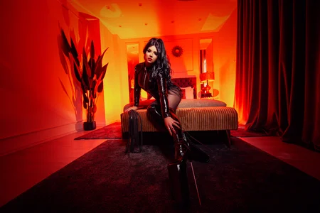 DevashaQueenXのIn whispers, let's ignite passionの 5枚の写真