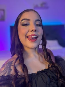 sarah_and_taylor BLACK MAKE UP 🥵 Pic 3