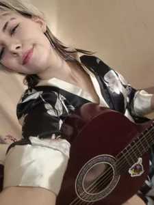 EngelAlman me and my guitar! Gambar 3