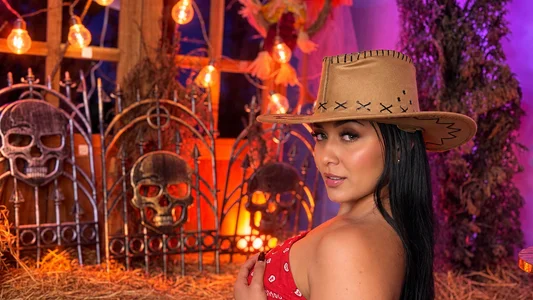 shanty_cole 🤠👻 Save This Cowgirl! Every ❤️ Gets Me Out of the Haunted Cornfield รูป  6