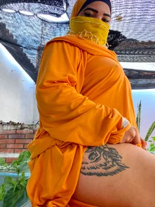 Falak-Yasin Can you imagine having me this close? 🍑🤤 รูป 