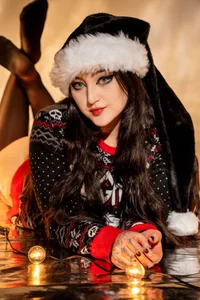 My Christmas wears black od Charlotte_Germanotta_  4 snímek